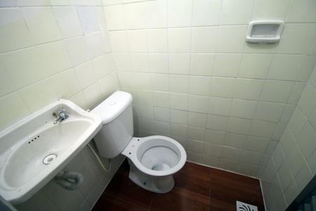 Banheiro de casa para alugar com 1 quarto, 50m² em Vista Alegre, Rio de Janeiro