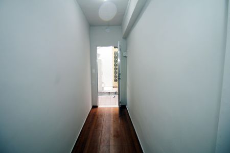 Sala - Corredor de acesso de casa para alugar com 1 quarto, 50m² em Vista Alegre, Rio de Janeiro