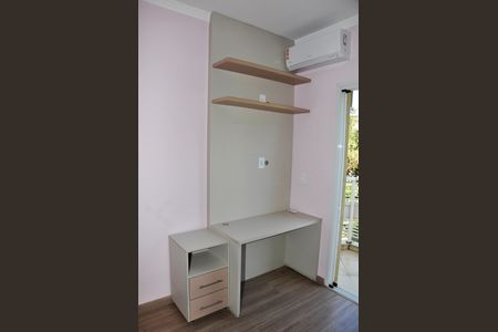 Casa para alugar com 132m², 2 quartos e 5 vagas Casa para alugar com 132m², 2 quartos e 5 vagasDetalhe - Quarto 02 com Varanda