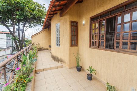 Casa à venda com 400m², 6 quartos e 5 vagasVaranda na Entrada