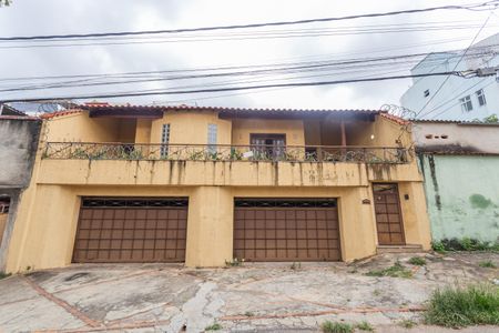 Casa à venda com 400m², 6 quartos e 5 vagasFachada