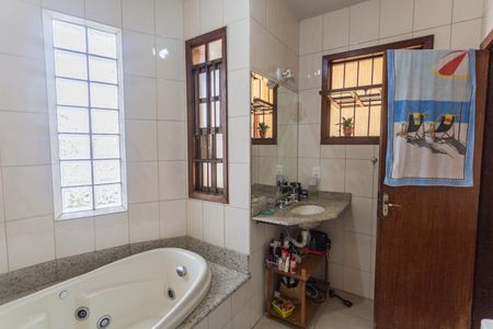 Casa à venda com 400m², 6 quartos e 5 vagasBanheiro da Suíte 1