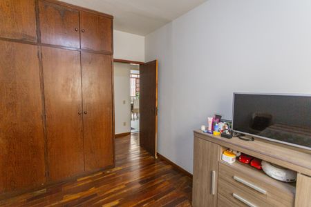 Casa à venda com 400m², 6 quartos e 5 vagasQuarto 4