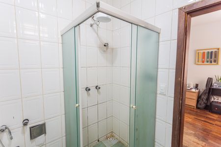 Casa à venda com 400m², 6 quartos e 5 vagasBanheiro da Suíte 2