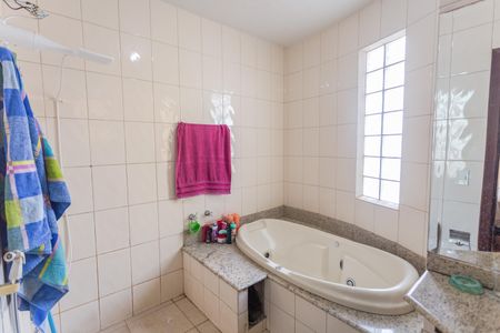 Casa à venda com 400m², 6 quartos e 5 vagasBanheiro da Suíte 1