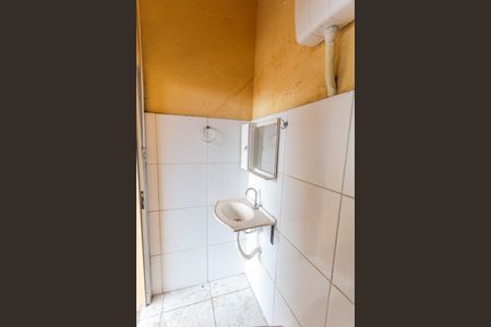 Casa à venda com 400m², 6 quartos e 5 vagasBanheiro Social da Casa de Fundos