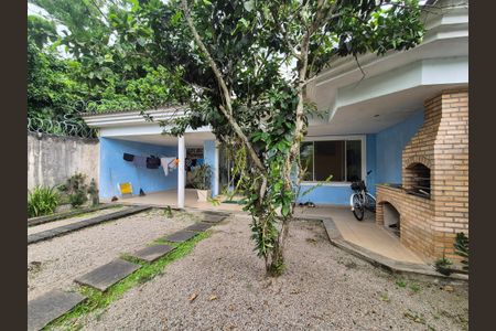 Casa de condomínio à venda com 250m², 3 quartos e 6 vagasÁrea externa 