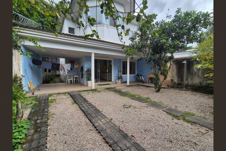 Casa de condomínio à venda com 250m², 3 quartos e 6 vagasÁrea externa 
