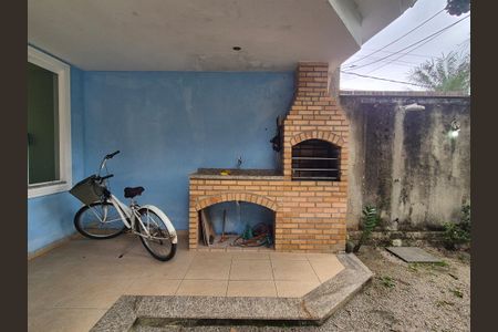 Casa de condomínio à venda com 250m², 3 quartos e 6 vagasÁrea externa 