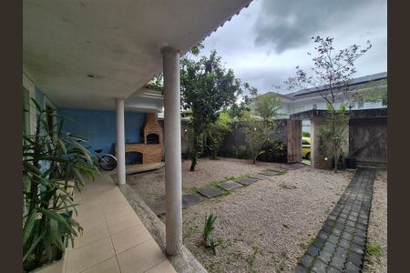 Casa de condomínio à venda com 250m², 3 quartos e 6 vagasÁrea externa 