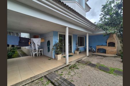 Casa de condomínio à venda com 250m², 3 quartos e 6 vagasÁrea externa 