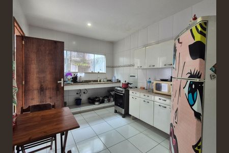 Casa de condomínio à venda com 250m², 3 quartos e 6 vagasCozinha 