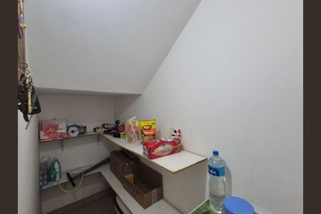 Casa de condomínio à venda com 250m², 3 quartos e 6 vagasDespensa 