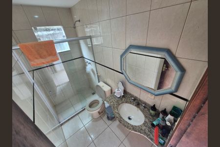 Casa de condomínio à venda com 250m², 3 quartos e 6 vagasBanheiro de serviço