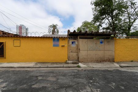 Casa à venda com 230m², 3 quartos e 1 vaga Casa à venda com 230m², 3 quartos e 1 vagaFachada + plaquinha