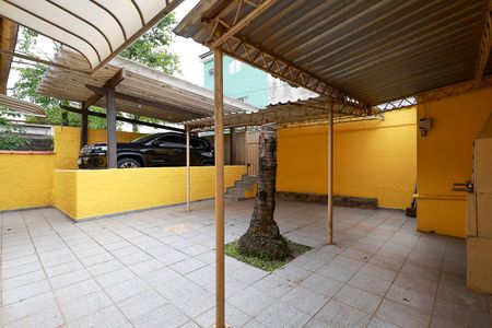 Casa à venda com 230m², 3 quartos e 1 vaga Casa à venda com 230m², 3 quartos e 1 vagaCasa 1 - Quintal e área de lazer