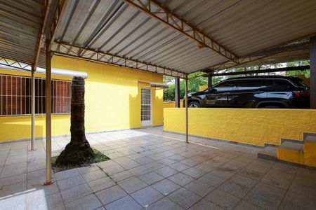 Casa à venda com 230m², 3 quartos e 1 vaga Casa à venda com 230m², 3 quartos e 1 vagaCasa 1 - Quintal e área de lazer
