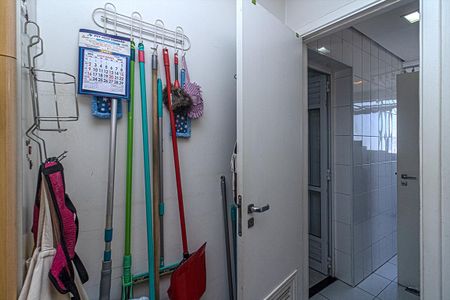 Apartamento à venda com 220m², 4 quartos e 4 vagas Apartamento à venda com 220m², 4 quartos e 4 vagasQuarto de Serviço