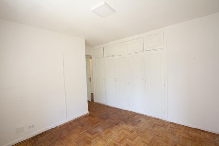 Apartamento à venda com 180m², 4 quartos e 2 vagas Apartamento à venda com 180m², 4 quartos e 2 vagasSuíte