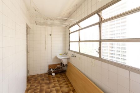 Apartamento à venda com 180m², 4 quartos e 2 vagas Apartamento à venda com 180m², 4 quartos e 2 vagasÁrea de Serviço