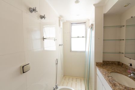 Apartamento à venda com 180m², 4 quartos e 2 vagas Apartamento à venda com 180m², 4 quartos e 2 vagasBanheiro da Suíte