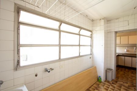 Apartamento à venda com 180m², 4 quartos e 2 vagas Apartamento à venda com 180m², 4 quartos e 2 vagasÁrea de Serviço