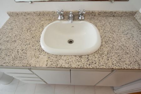 Apartamento à venda com 180m², 4 quartos e 2 vagas Apartamento à venda com 180m², 4 quartos e 2 vagasBanheiro