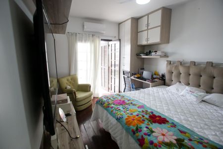 Casa à venda com 240m², 3 quartos e 3 vagasQuarto Suíte