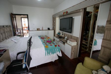 Casa à venda com 240m², 3 quartos e 3 vagasQuarto Suíte