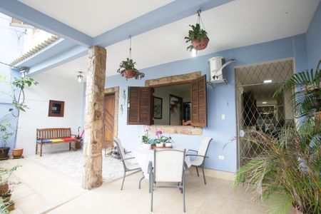 Casa à venda com 240m², 3 quartos e 3 vagasVaranda