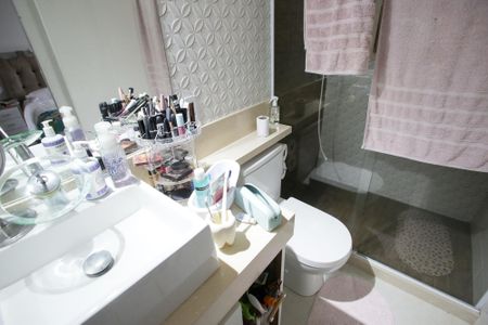 Casa à venda com 240m², 3 quartos e 3 vagasBanheiro do Quarto Suíte