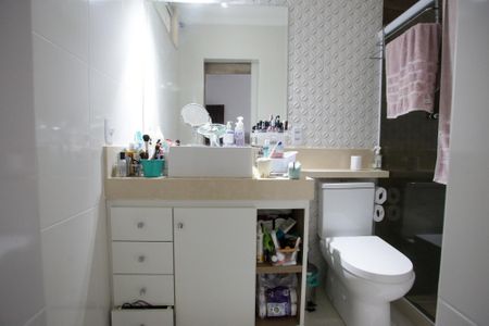 Casa à venda com 240m², 3 quartos e 3 vagasBanheiro do Quarto Suíte