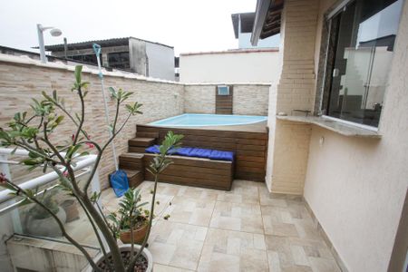 Casa à venda com 240m², 3 quartos e 3 vagasPiscina