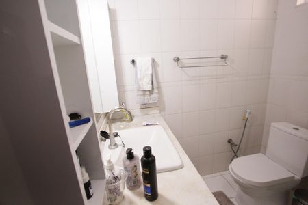 Casa à venda com 240m², 3 quartos e 3 vagasBanheiro Social 2