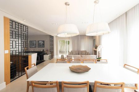 Casa de condomínio à venda com 450m², 4 quartos e 8 vagas Casa de condomínio à venda com 450m², 4 quartos e 8 vagasSala