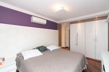 Casa de condomínio à venda com 450m², 4 quartos e 8 vagas Casa de condomínio à venda com 450m², 4 quartos e 8 vagasQuarto Suíte 1