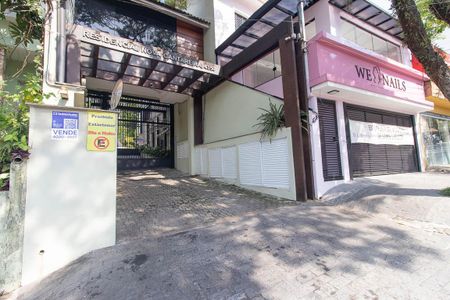Casa de condomínio à venda com 450m², 4 quartos e 8 vagas Casa de condomínio à venda com 450m², 4 quartos e 8 vagasFachada