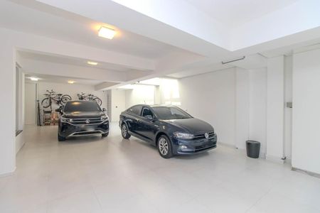 Casa de condomínio à venda com 450m², 4 quartos e 8 vagas Casa de condomínio à venda com 450m², 4 quartos e 8 vagasGaragem