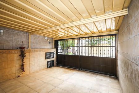 Casa à venda com 140m², 4 quartos e 1 vaga Casa à venda com 140m², 4 quartos e 1 vagaGaragem