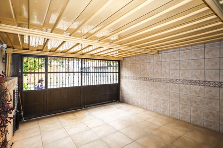 Casa à venda com 140m², 4 quartos e 1 vaga Casa à venda com 140m², 4 quartos e 1 vagaGaragem