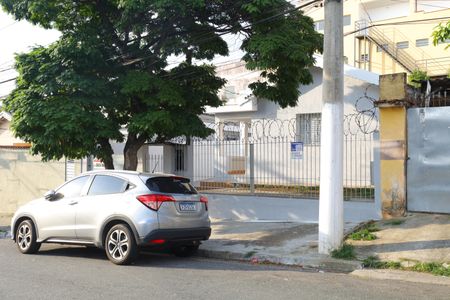 Casa à venda com 78m², 3 quartos e 3 vagasPlaca instalada na grade da fachada do imóvel - Código da placa: COXT-135