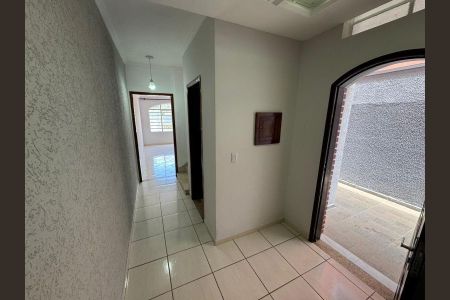 Casa à venda com 165m², 4 quartos e 2 vagas Casa à venda com 165m², 4 quartos e 2 vagasFoto 03