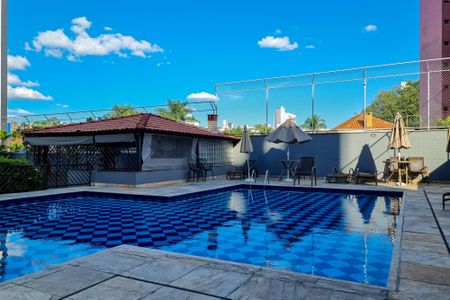 Apartamento à venda com 130m², 4 quartos e 2 vagas Apartamento à venda com 130m², 4 quartos e 2 vagasÁrea comum - Piscina