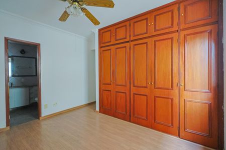 Apartamento à venda com 130m², 4 quartos e 2 vagas Apartamento à venda com 130m², 4 quartos e 2 vagasQuarto 4 - Suíte