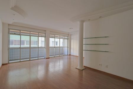 Apartamento à venda com 130m², 4 quartos e 2 vagas Apartamento à venda com 130m², 4 quartos e 2 vagasSala