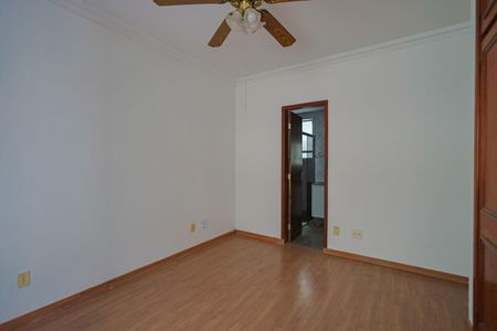 Apartamento à venda com 130m², 4 quartos e 2 vagas Apartamento à venda com 130m², 4 quartos e 2 vagasQuarto 4 - Suíte