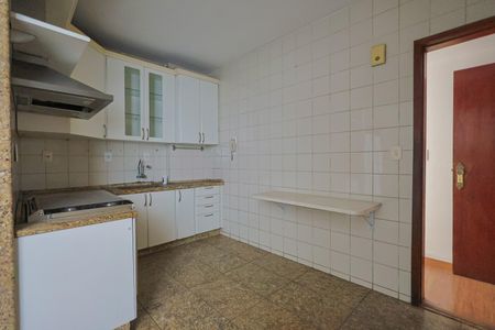 Apartamento à venda com 130m², 4 quartos e 2 vagas Apartamento à venda com 130m², 4 quartos e 2 vagasCozinha e Área de Serviço