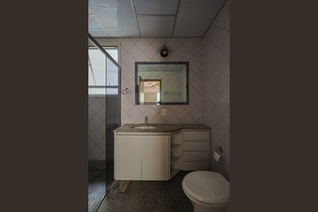 Apartamento à venda com 130m², 4 quartos e 2 vagas Apartamento à venda com 130m², 4 quartos e 2 vagasBanheiro da Suíte