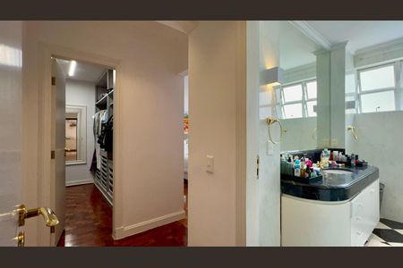 Apartamento à venda com 270m², 4 quartos e 2 vagasSuíte 1