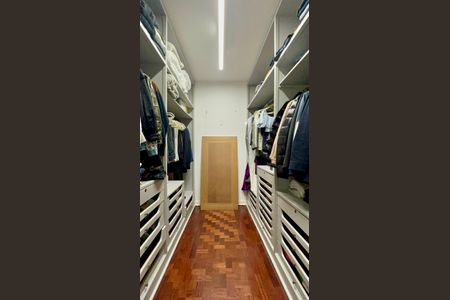 Apartamento à venda com 270m², 4 quartos e 2 vagasCloset da suíte 1